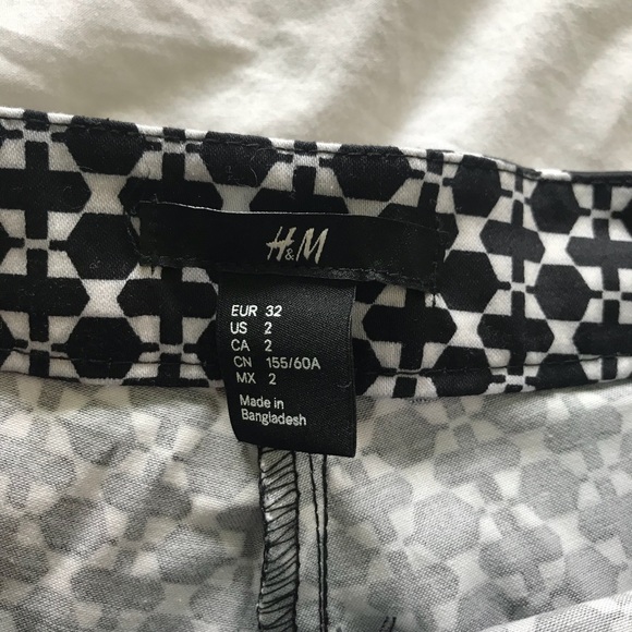 Black and White Patterned shorts from H&M - Picture 3 of 3